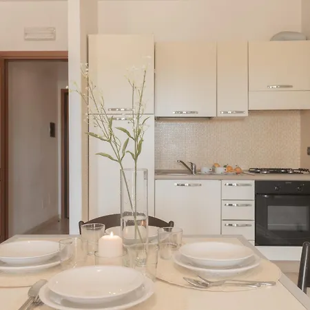 Stylish Le Fontane 1 Bedrapt B4 Sleeps 4 וילסימיוס