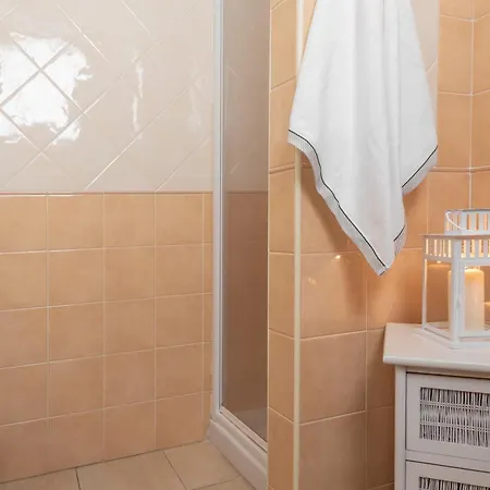 Stylish Le Fontane 1 Bedrapt B4 Sleeps 4 דירה