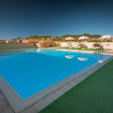 Stylish Le Fontane 1 Bedrapt B4 Sleeps 4 Apartamento *